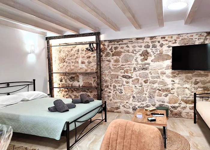 Akis House Mantouki