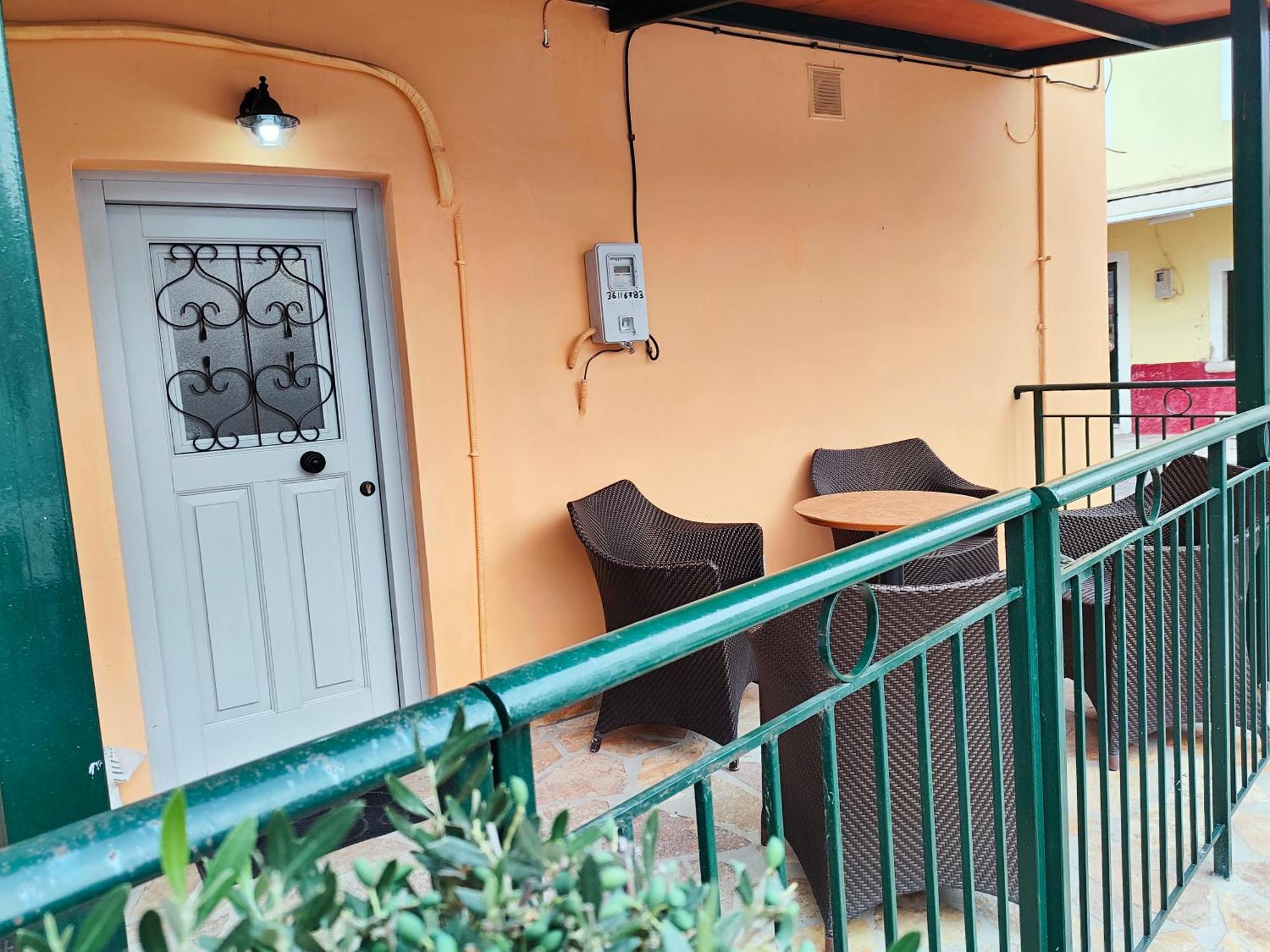 Akis House Mantouki